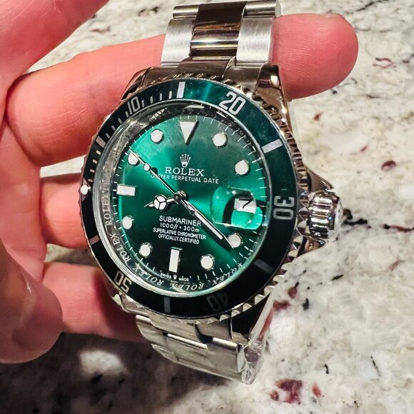 Oyster Perpetual Date Submariner Hulk Green Dial Steel Mens Watch 40mm NEW - Picture 2 of 16
